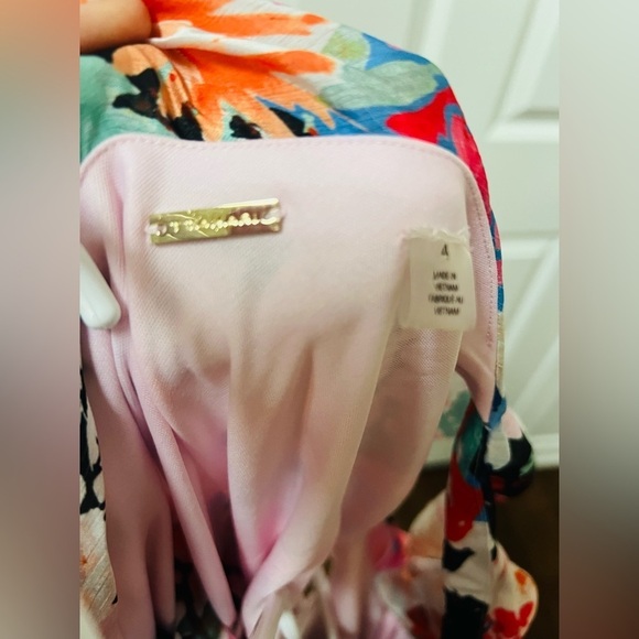 Beautiful Tahari floral dress size 4 - Picture 4 of 8